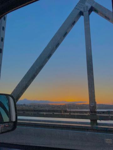 แม่น้ำที่เป็นทางออกของเมืองลงสู่ทะเล