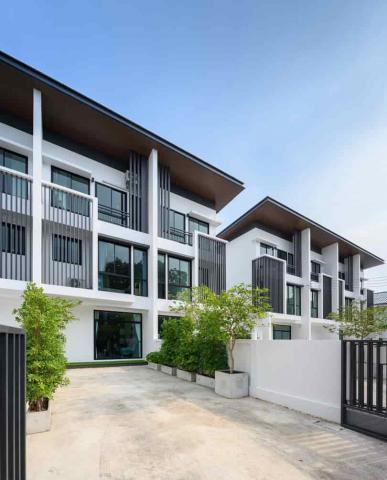 ขายทาวน์โฮม 3 ชั้น สไตล์โมเดิร์น – ซอยสตรีวิท 29 ราคาพิเศษ เริ่มต้นเพียง 6,990,000 บาท