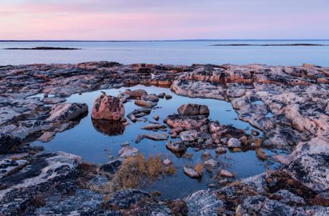 หินที่เก่าแก่ที่สุดในโลกอยู่ที่แคนาดา และมีอายุ 4.16 พันล้านปี